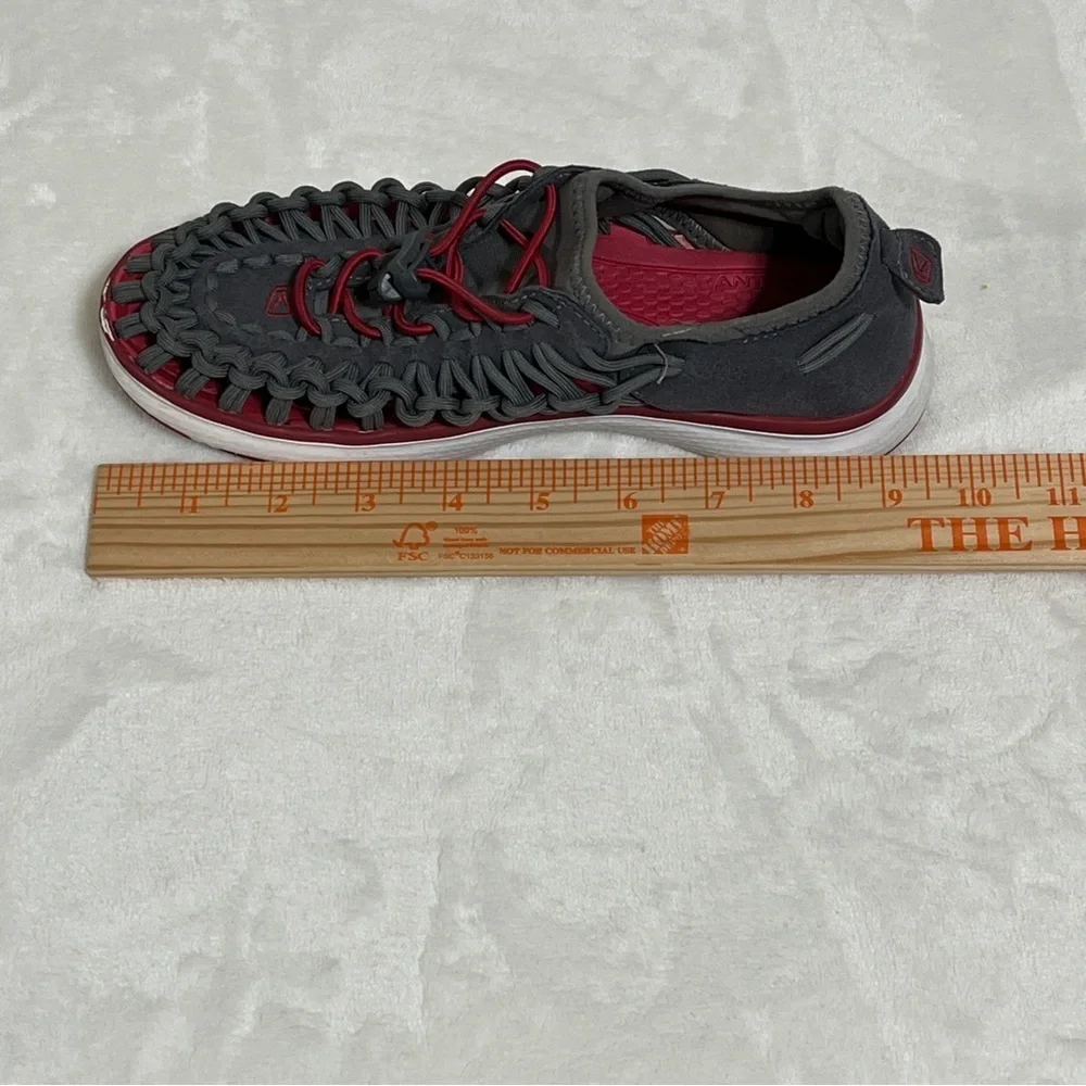 KEEN Uneek Big Kids Outdoor Sports Sandals Gray/Red Size 4 Preowned